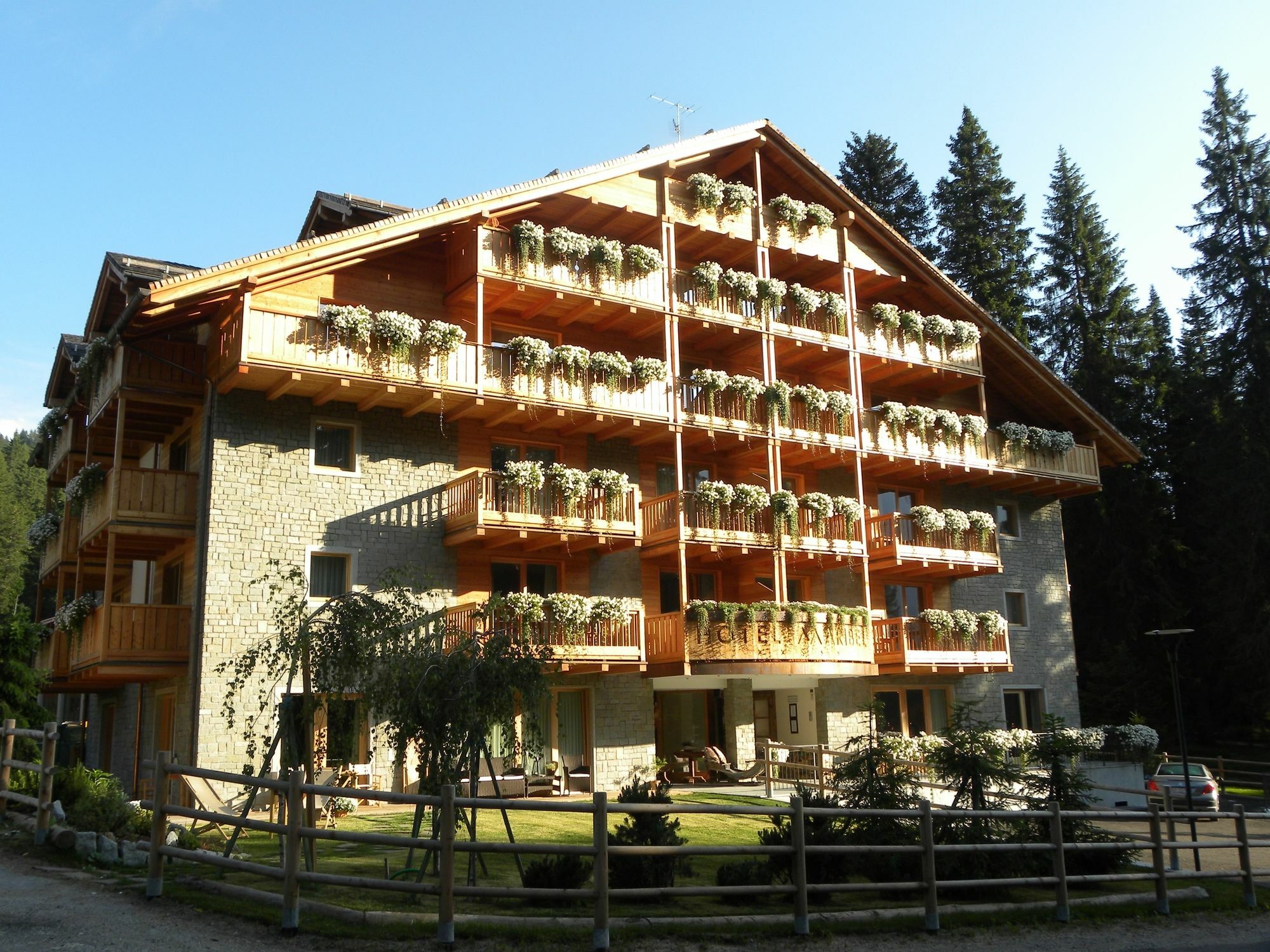 Maribel Hotel Madonna Exterior foto